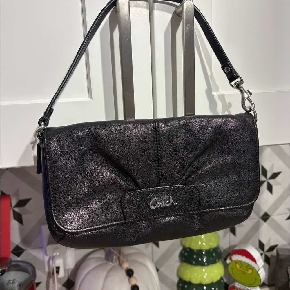 Coach Ashley Vintage large Black Leather Wristlet EUC LIKE NEW